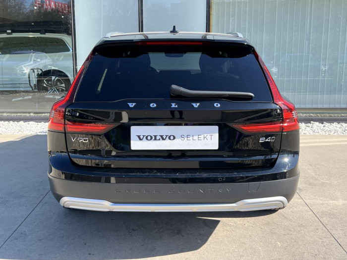 Volvo V90 CROSS COUNTRY B4 AWD Aut 1.maj