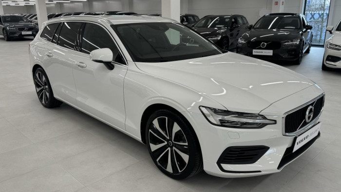 Volvo V60 T6 RECHARGE REZERVACE