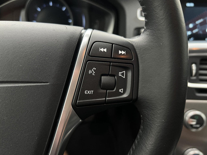 Volvo V60 D4 MOMENTUM REZERVACE 2.0 d Momentum