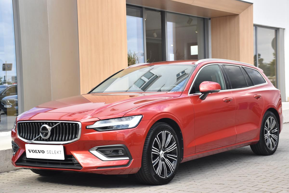 Volvo V60 B4 INSCRIPTION AUT REZERVACE