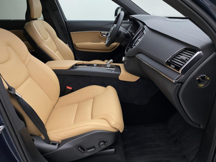 Volvo XC90 T8 AWD ULTIMATE DARK REZERVACE