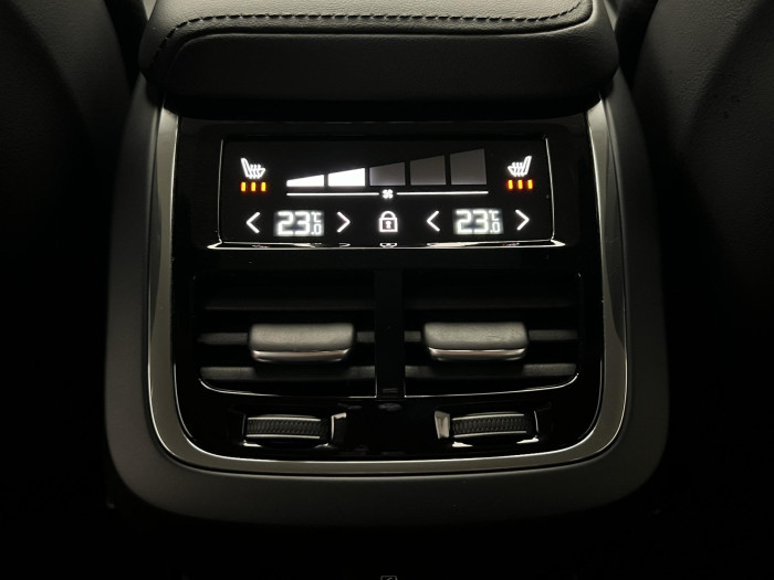 Volvo V60 B4 PLUS DARK AUT 1.maj.