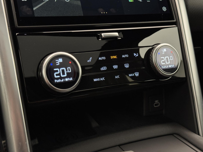 Land Rover Discovery D250 R-DYNAMIC SE REZERVACE 3.0 d Dynamic SE