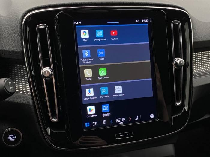Volvo XC40 B4 AWD PLUS BRIGHT REZERVACE 2.0 Plus
