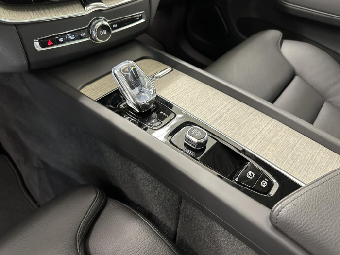 Volvo XC60 B5 AWD PLUS BRIGHT REZERVACE 2.0 Plus