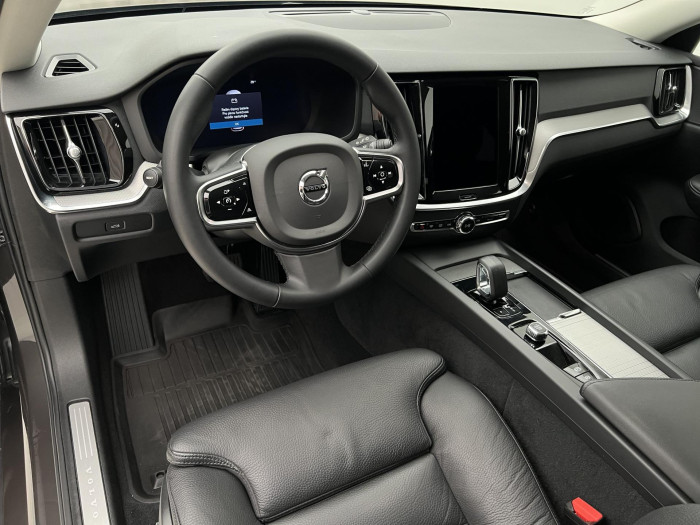 Volvo V60 B4 PLUS DARK AUT 1.maj.