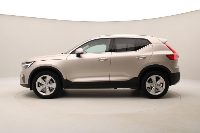 Volvo XC40 B4 AWD MOMENTUM AUT CZ 1.maj 2.0 Momentum