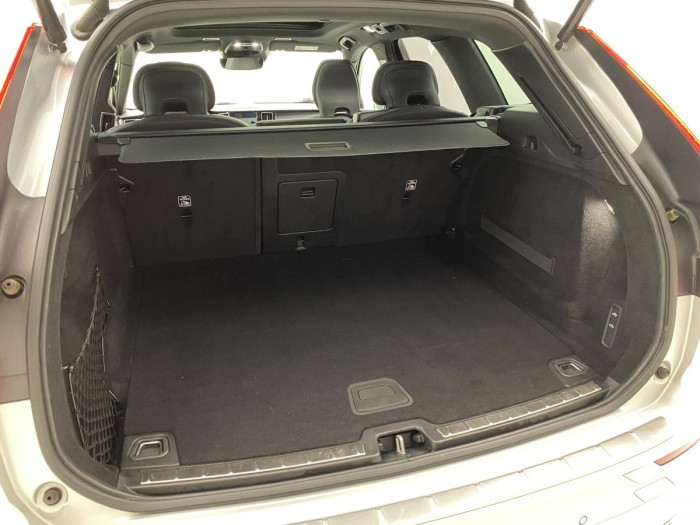 Volvo XC60 B4 AWD INSCRIPTION REZERVACE