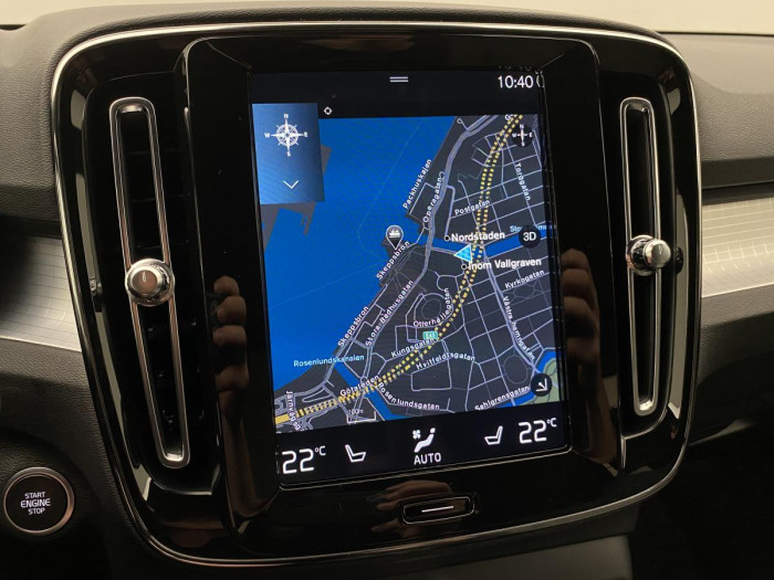 Volvo XC40 B4 MOMENTUM AUT REZERVACE 2.0 Momentum