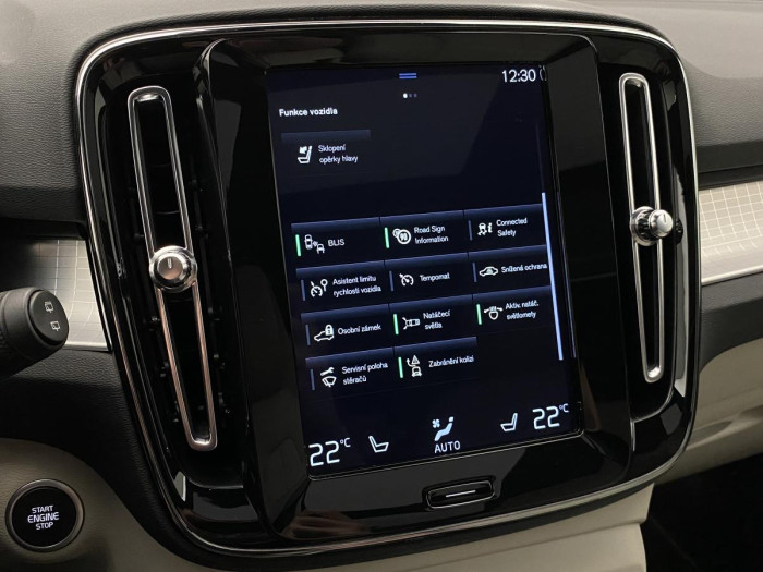 Volvo XC40 T5 TWIN ENGINE AUT REZERVACE