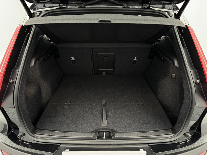 Volvo XC40 B3 DARK ULTRA CZ 1.maj