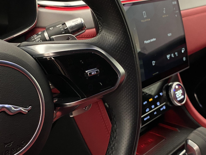 Jaguar F-Pace D300 S R-DYNAMIC AWD REZERVACE 3.0 d Dynamic