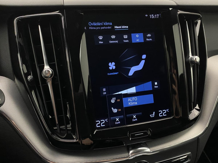 Volvo XC60 B4 AWD R-DESIGN AUT REZERVACE