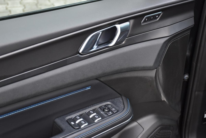 Lynk & Co 01 PHEV DCT AUT 1.maj.