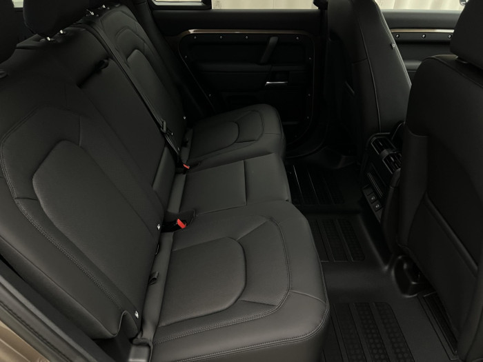 Land Rover Defender 110 D200 S AWD Aut 3.0 d