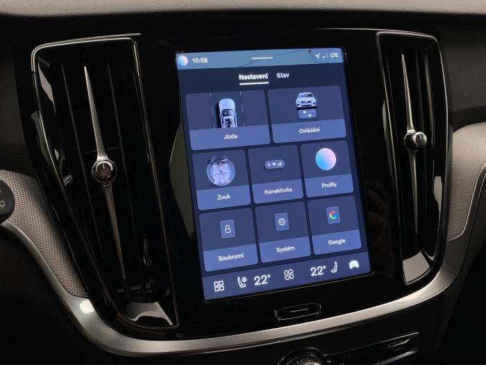 Volvo V60 B4 DARK PLUS AUT CZ