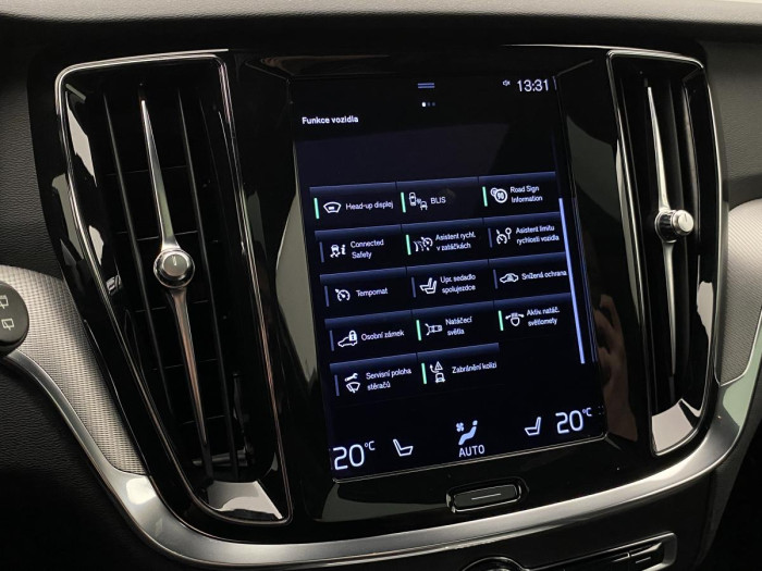 Volvo V60 B6 AWD R-DESIGN AUT REZERVACE