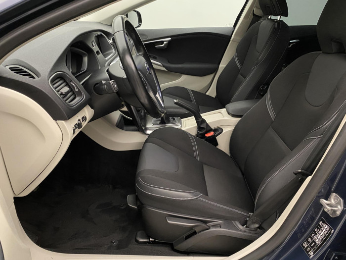 Volvo V40 D4 MOMENTUM 2.0 d Momentum