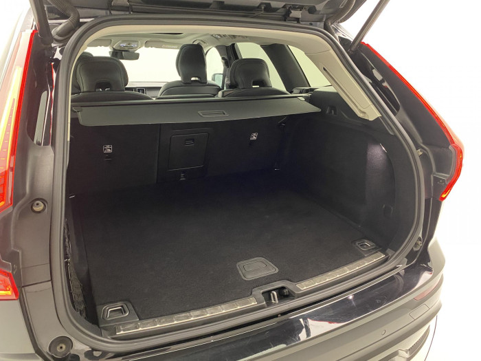 Volvo XC60 B4 AWD R-DESIGN AUT CZ