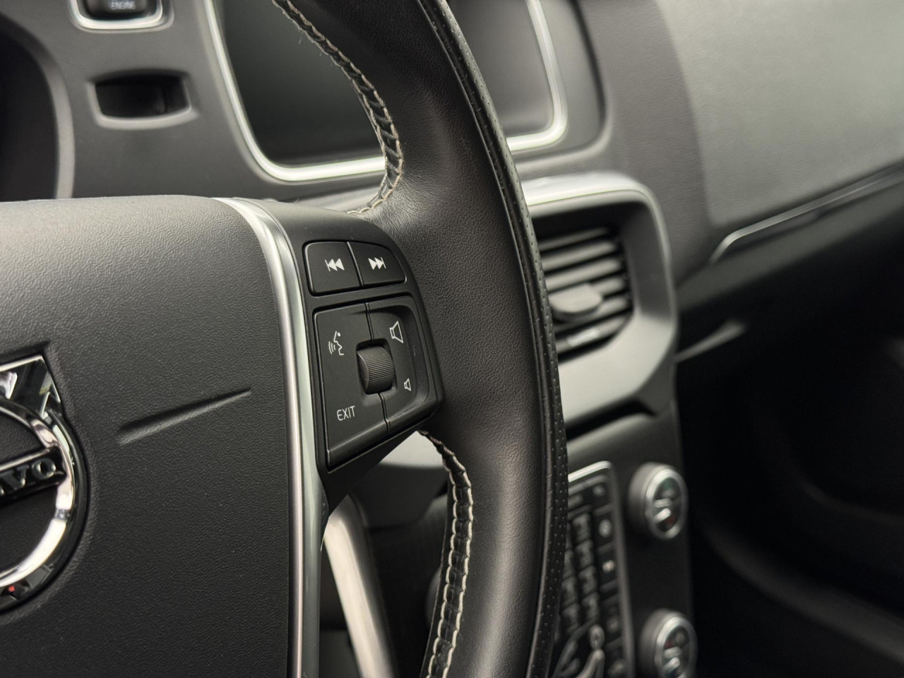 Volvo V40 T3 R-DESIGN AUT