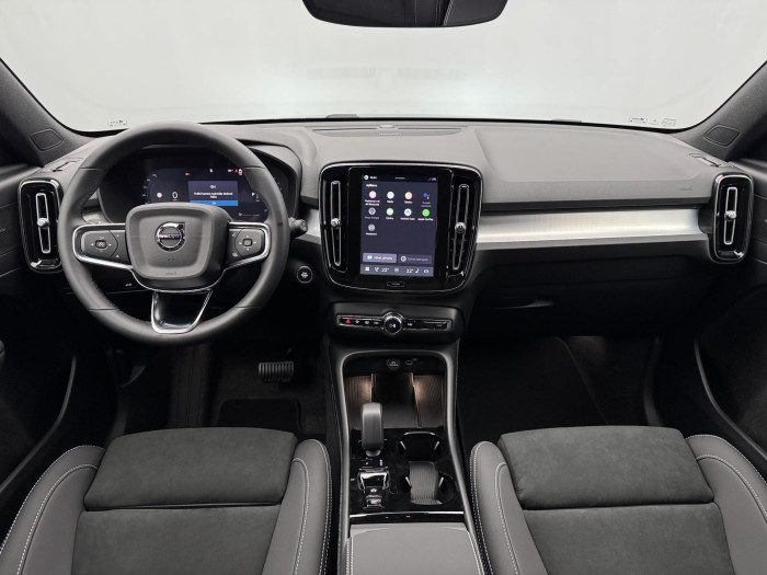 Volvo XC40 B3 AUT DARK PLUS