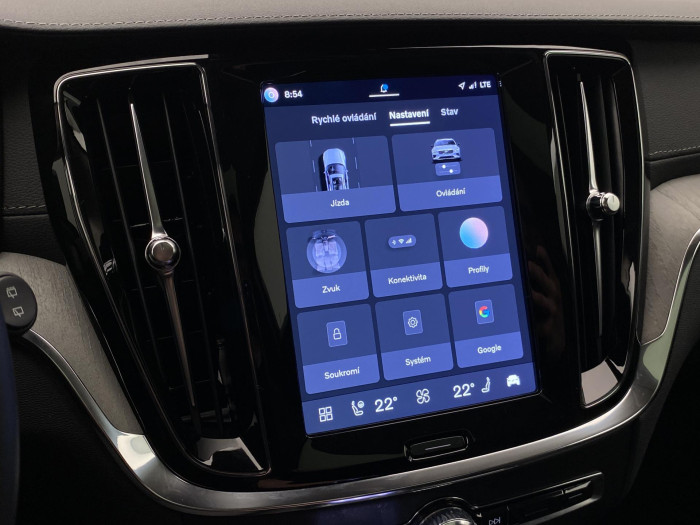 Volvo V60 T8 AWD PLUG-IN BRIGHT ULTRA CZ