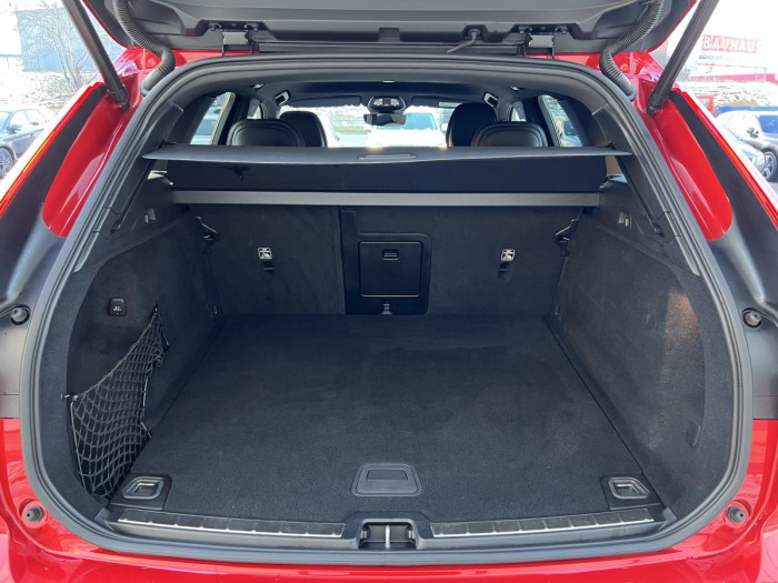 Volvo XC60 B4 AWD R-DESIGN Aut 1.maj.