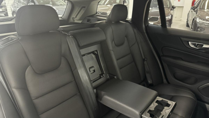 Volvo V60 B4 PLUS DARK AUT REZERVACE 2.0 Plus