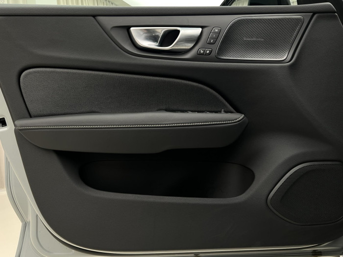 Volvo V60 B4 PLUS DARK AUT 1.maj.