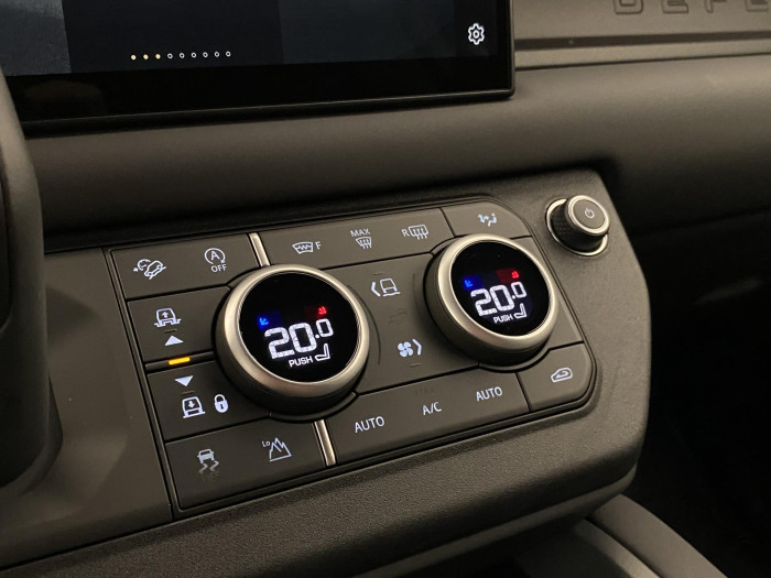 Land Rover Defender D250 X-DYNAMIC SE REZERVACE 3.0 d Dynamic SE