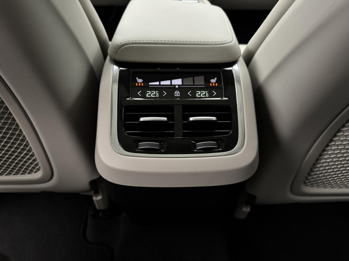 Volvo XC60 B5 AWD DARK ULTRA REZERVACE