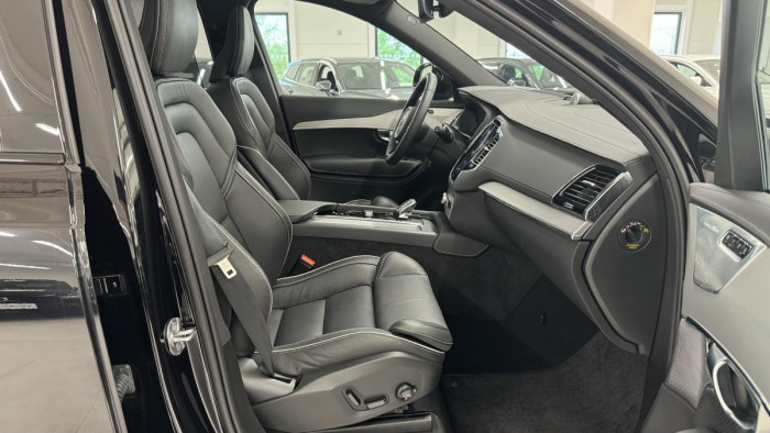 Volvo XC90 B5 AWD ULTIMATE DARK REZERVACE
