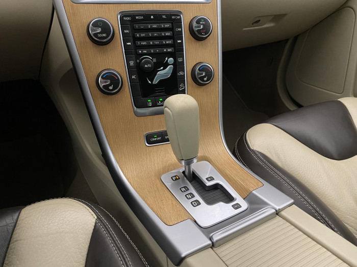 Volvo XC60 D5 AWD SUMMUM AUT CZ 2.4 d Summum