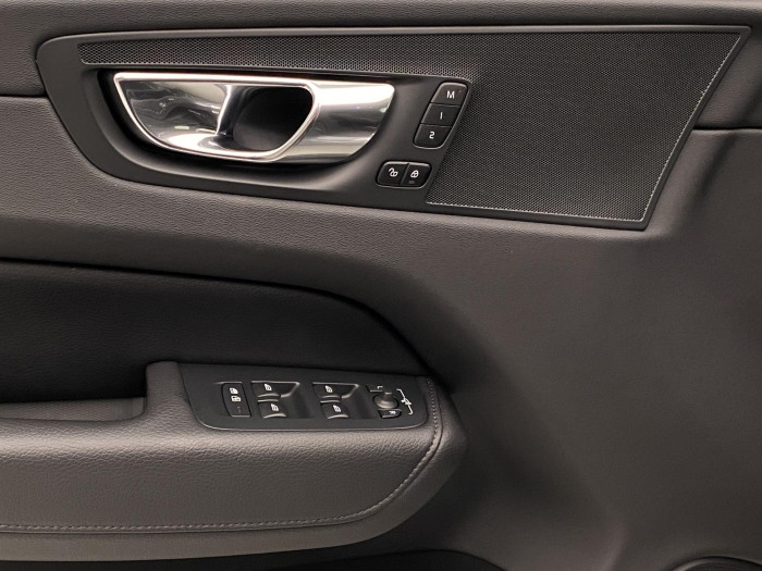 Volvo XC60 B4 AWD MOMENTUM AUT 2.0 Momentum