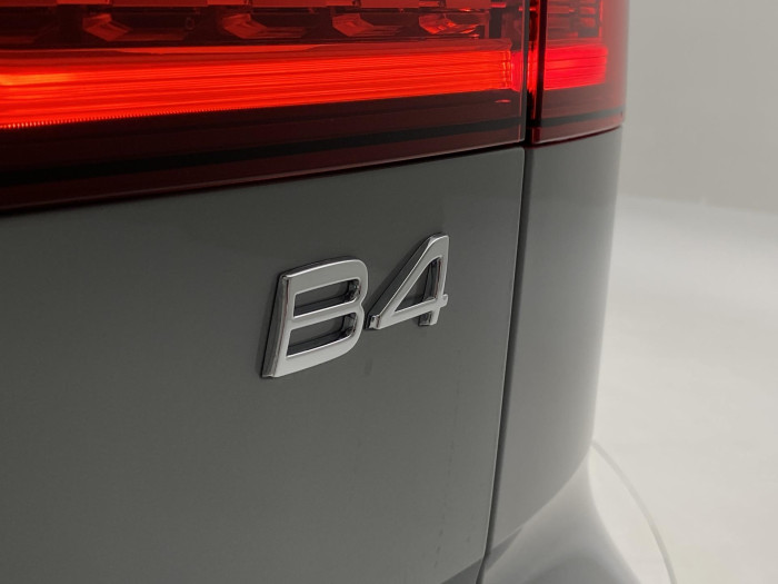 Volvo V60 B4 AUT DARK PLUS