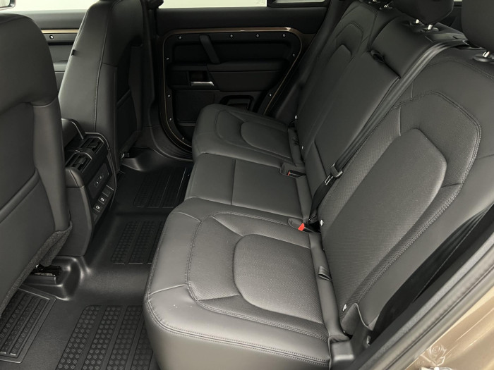 Land Rover Defender 110 D250 X-DYNAMIC SE AWD Aut 3.0 d Dynamic SE