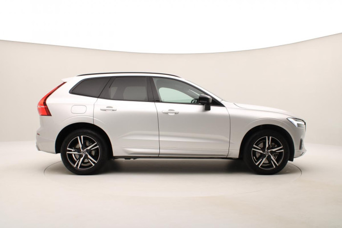 Volvo XC60 B4 AWD R-DESIGN AUT REZERVACE