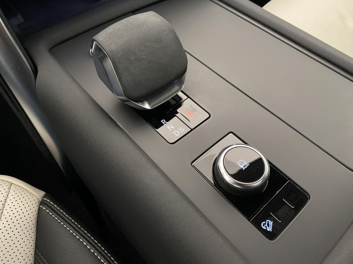 Land Rover Discovery D300 AWD AUT CZ 7míst 3.0 d