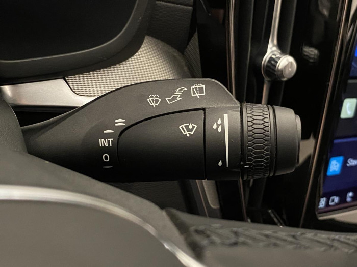 Volvo V60 B4 ULTIMATE DARK AUT REZERVACE