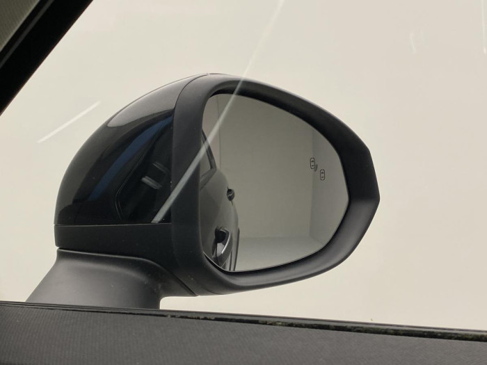 Lynk & Co 01 PHEV DCT AUT REZERVACE