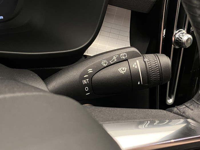 Volvo XC40 B4 MOMENTUM AUT CZ 2.0 Momentum