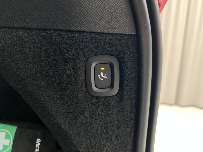 Volvo XC90 B6 AWD R-DESIGN AUT REZERVACE