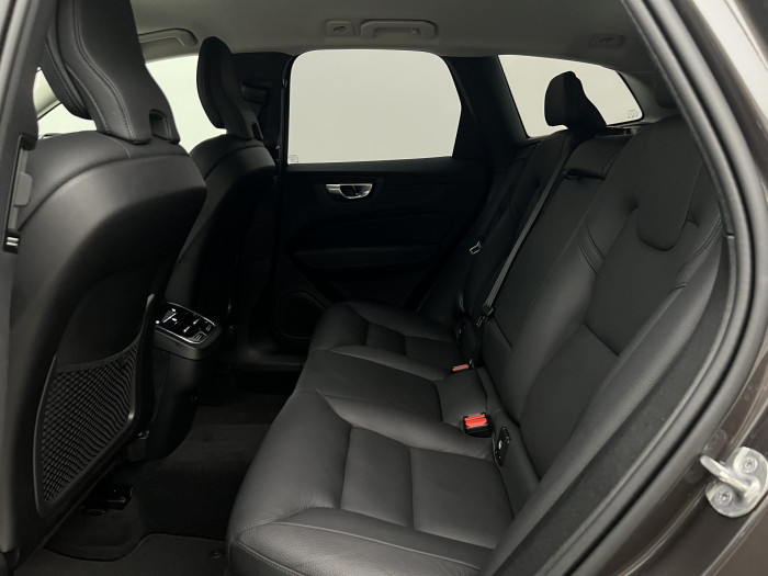 Volvo XC60 B4 AWD PLUS DARK AUT 1.maj.