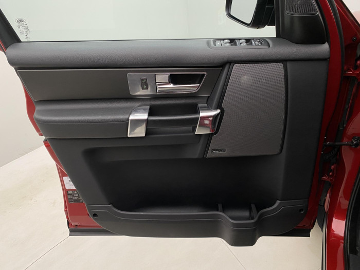 Land Rover Discovery 3.0 TDV6 S AWD REZERVACE