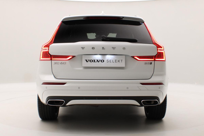 Volvo XC60 B5 AWD R-DESIGN REZERVACE