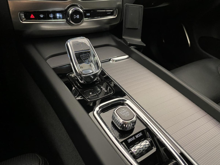 Volvo XC60 B4 AWD INSCRIPTION REZERVACE