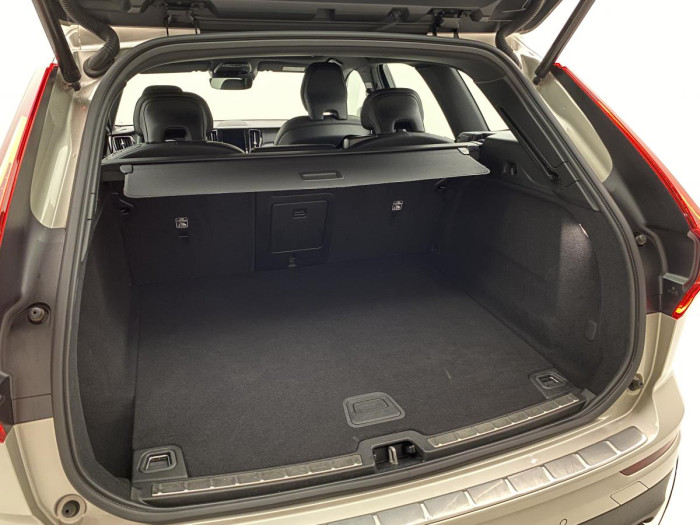 Volvo XC60 T5 AWD MOMENTUM AUT REZERVACE 2.0 Momentum