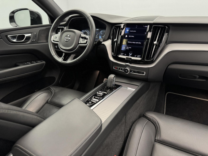 Volvo XC60 B5 AWD R-DESIGN AUT