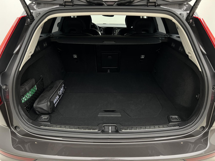 Volvo V60 B4 PLUS DARK AUT 1.maj.
