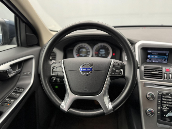 Volvo XC60 D5 AWD MOMENTUM AUT CZ 2.4 d Momentum